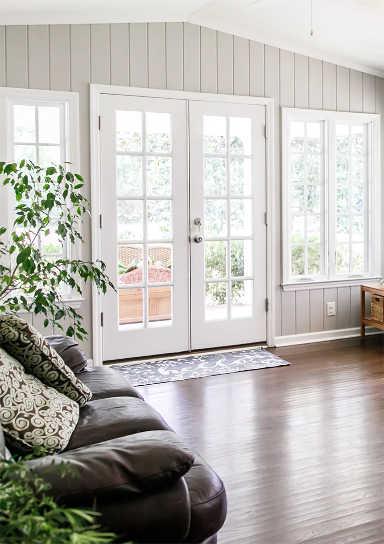 3M Window Tinting allows natural light into this Florida sunroom, but blocks unwanted rays, like infrared rays and UV.